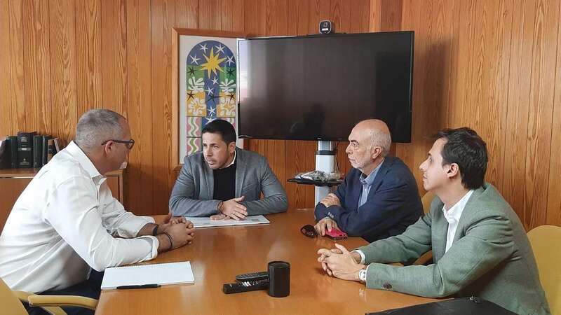 Reunión del alcalde con el director general de Aguas (Foto TA)